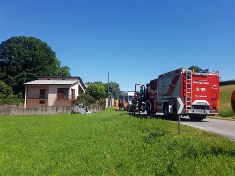 Grave Incidente A Besana Auto Si Schianta Contro Un Muro Foto Video