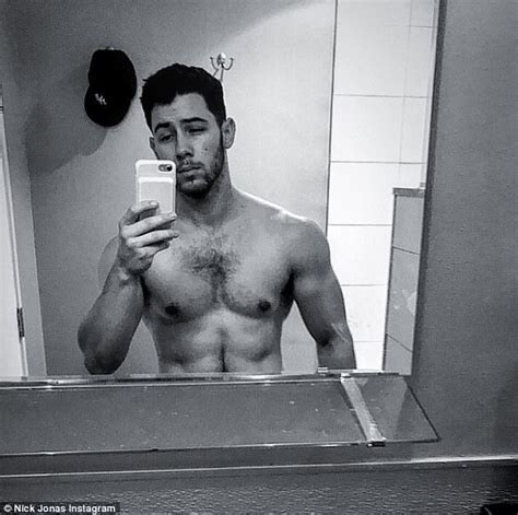 Nick Jonas Sets Pulses Racing With Shirtless Selfie Daily Mail Online