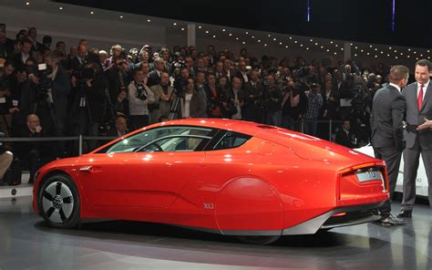 Cars Model 2013 2014: Volkswagen XL1 Diesel Hybrid Prototype Wears Red ...