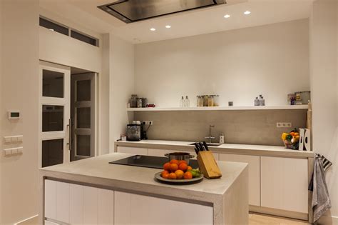 moderne-keuken-met-betonlook-keukenblad-grezzo-rough-concrete-1 - Grezzo