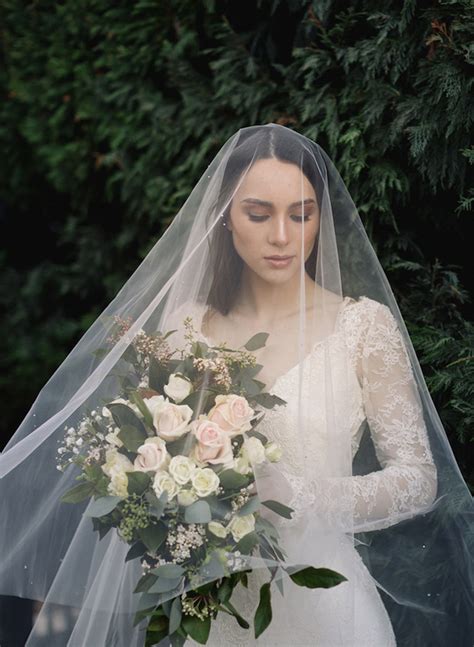 Flying High Wedding Veils Above Or Below The Bun Romantic Wedding