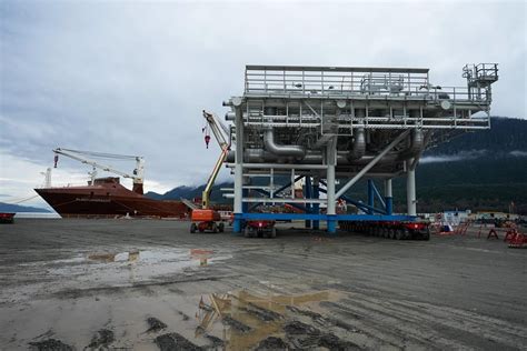 Staff at lodge for LNG workers approve strike, potentially disrupting ...