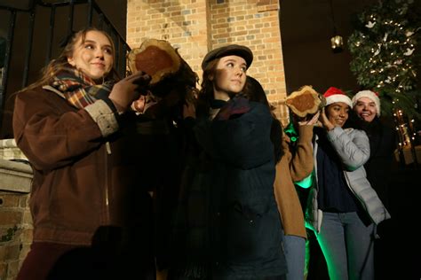 Picture this: W&M’s 2023 Yule Log ceremony in photos – W&M News