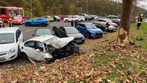 Schwerer Unfall In R Hrigshof Auto Prallt Frontal Gegen Baum