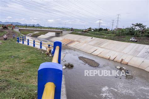 Proyek Floodway Cisangkuy Republika Online