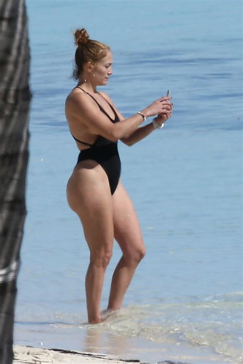 Jennifer Lopez Fue Captada Al Natural Y En Atrevido Traje De Baño En La Playa El Diario Ny