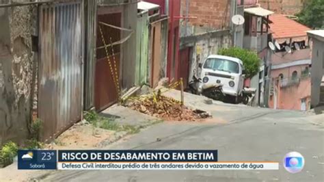 Vídeo Defesa Civil interdita imóvel em Betim MG1 G1