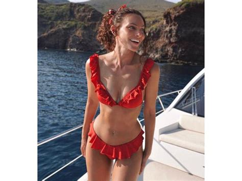 7 Hot Sexy Benedetta Gargari Bikini Pics