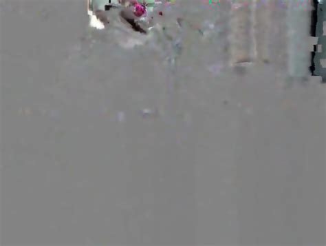 SAUDI ARABIAN WOMAN SHOWS HER SHAVEN PUSSY