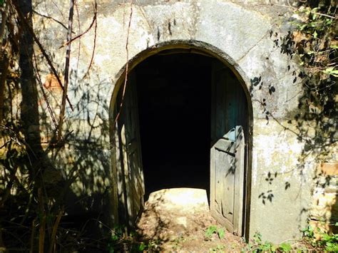 Porta Antiga De Uma Igreja Antiga Em Ru Nas Foto Premium