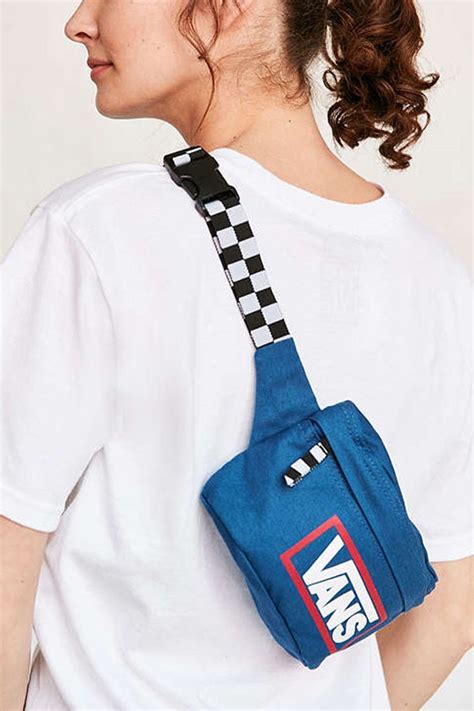 12 Best Fanny Packs for 2018 - Cute, Stylish Fanny Packs & Belt Bags We ...