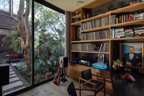 Two Story Santa Monica Canyon Home Opens Up To Natural Landscape