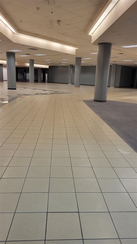 Abandoned mall I visit : r/LiminalSpace