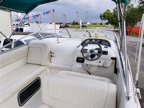 Larson Cabrio Mid Cabin For Sale For Boats From Usa