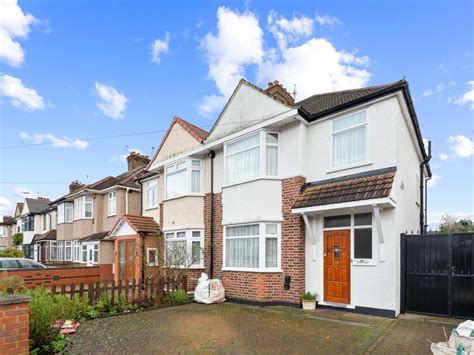 3 Bed Semi Detached House For Sale In Hogarth Gardens Heston Hounslow