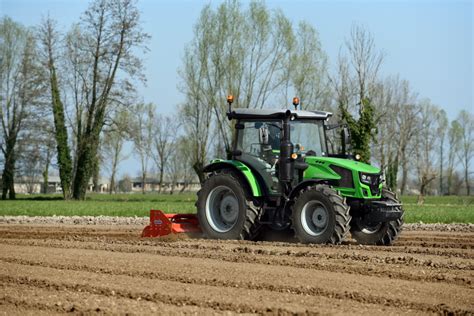 Nové traktory Deutz Fahr řady 5 Keyline míří přesně doprostřed