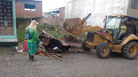 Prefeitura De Itabuna Coleta Entulho Em Pontos Viciados E Orienta A