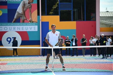 Quand Roger Federer inaugure un court de tennis à La Courneuve