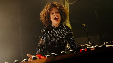 Rencontre électrique Avec Régine Chassagne Du Groupe Arcade Fire