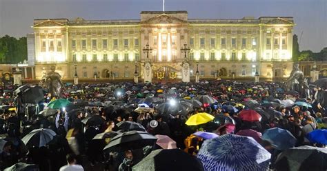 Pomp and ceremony as nation says farewell to its 'rock' - HampshireLive