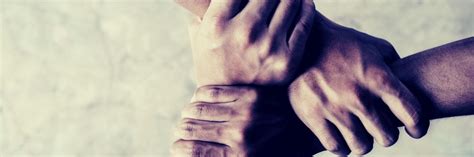 O sexo anal sem preservativo pode ocasionar algum tipo de infecção urinária ou no pênis em quem