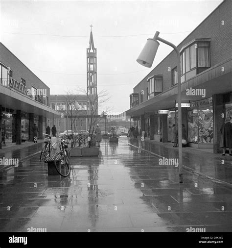 Stevenage town centre shopping hertfordshire Black and White Stock ...