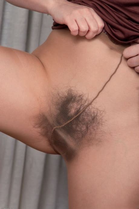 Skinny MILF Annabelle Lee Strips Her Pantyhose Squeezes Her Furry