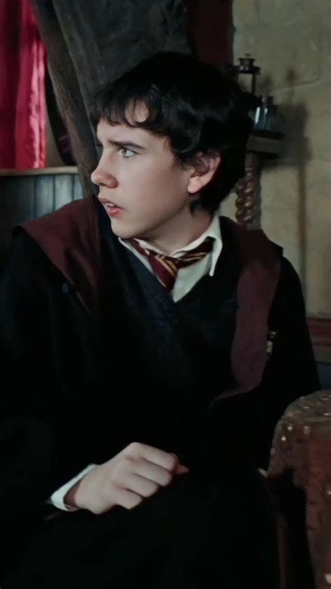 𝐍𝐞𝐯𝐢𝐥𝐥𝐞 𝐋𝐨𝐧𝐠𝐛𝐨𝐭𝐭𝐨𝐦 ¦ 𝐖𝐚𝐥𝐥𝐩𝐚𝐩𝐞𝐫 Harry Potter Neville Longbottom