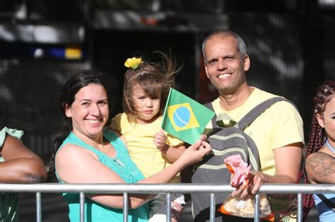 Fotos Centenas De Pessoas Acompanham Desfile Do 7 De Setembro Em Bh