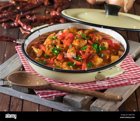 Paprikás csirke Paprika chicken Hungarian food Stock Photo Alamy