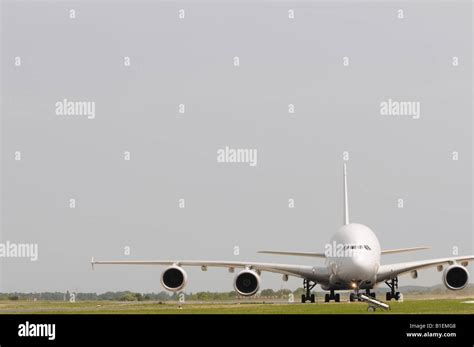 Airbus A380 landing Stock Photo - Alamy