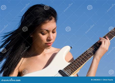 Guitarrista Desnudo Foto De Archivo Imagen De Indio Relaje