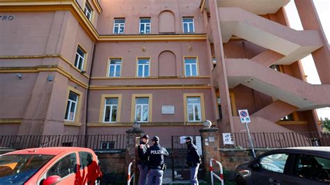 Roma Cadavere Di Un Ragazzo Ritrovato In Una Scuola Di Via Trionfale