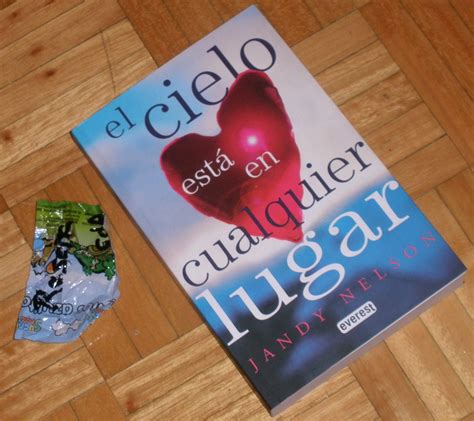 Constelación de libros Reseña de el cielo está en cualquier lugar