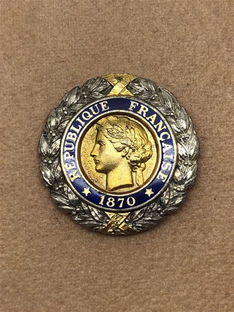 Medaille Militaire E R Publique Valeur Et Discipline Aucun Prix