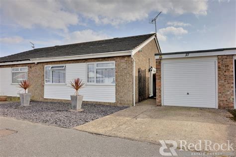 2 Bed Bungalow For Sale In Clacton On Sea Essex Co16 Zoopla