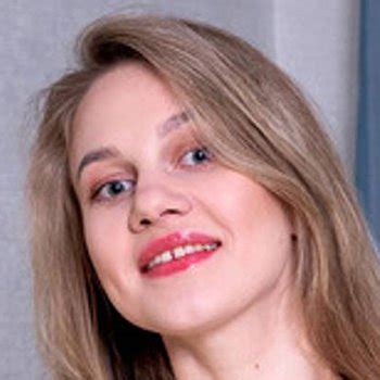 Get 6 Valerie Duval Free Stripping And Nude Links At FreeOnes