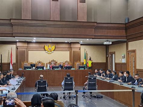 Duit Dugaan Korupsi Bts Mengalir Mulai Menteri Dpr Sampai Bpk