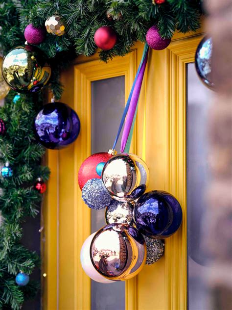 12 Ways To Decorate Your Front Door For Christmas