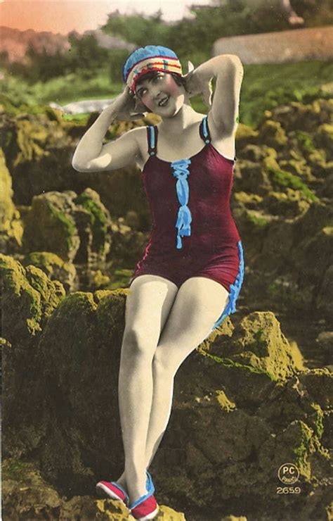 28 Stunning Vintage Photos Show Bathing Beauties From Between The 1920s And 1940s ~ Vintage Everyday