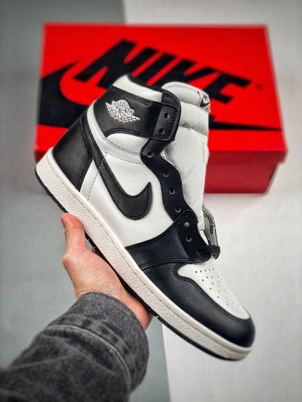 Air Jordan 1 High OG Black/White : r/TheJrLuxe