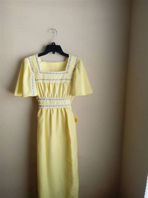 vintage canary yellow - Gem