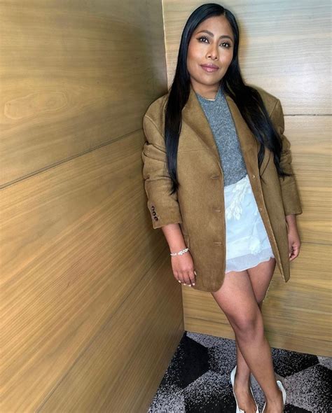 Yalitza Aparicio En Minifalda Car Sima Presume Sus Torneadas Piernas