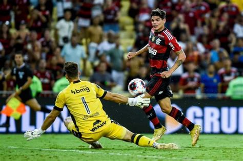 Foto De Ayrton Lucas Resgatada Por Torcedores Do Flamengo E Deboche