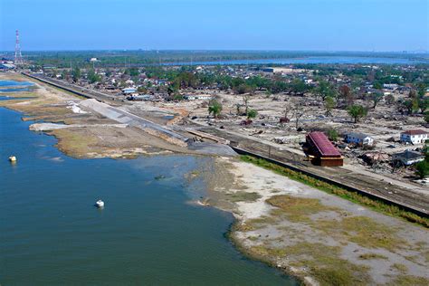 Hurricane Katrina Anniversary Powerful Photos Of Devastation In New