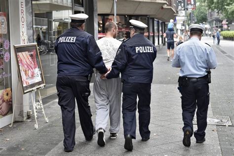 Jeder dritte Straftäter in Wuppertal ist Ausländer Räuber und Sex Verbrecher sind meist Deutsche
