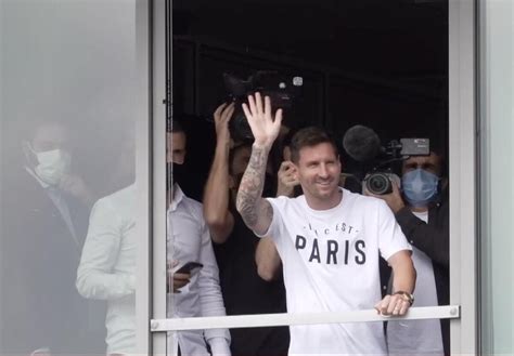 Foot Psg Lionel Messi Au Psg Il A Déjà Son Tee Shirt Ici Cest