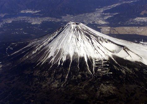 Japan cheers Mount Fuji's World Heritage listing