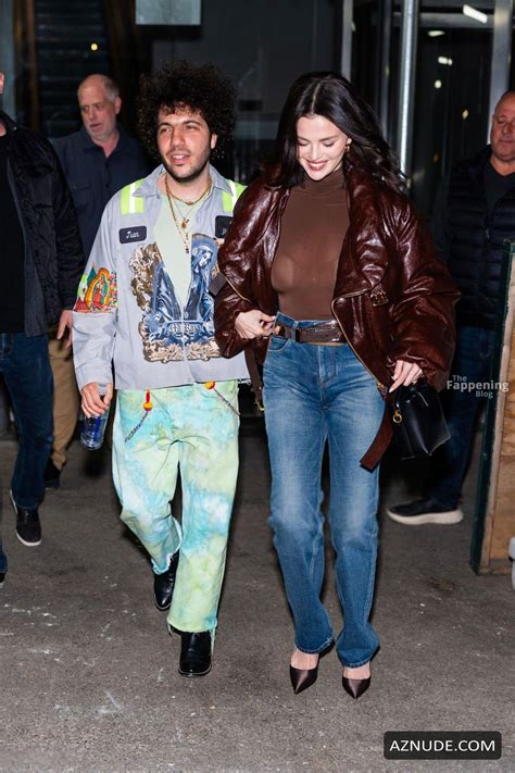 Selena Gomez Sexy Spotted Flashing Her Hot Tits In New York City Aznude