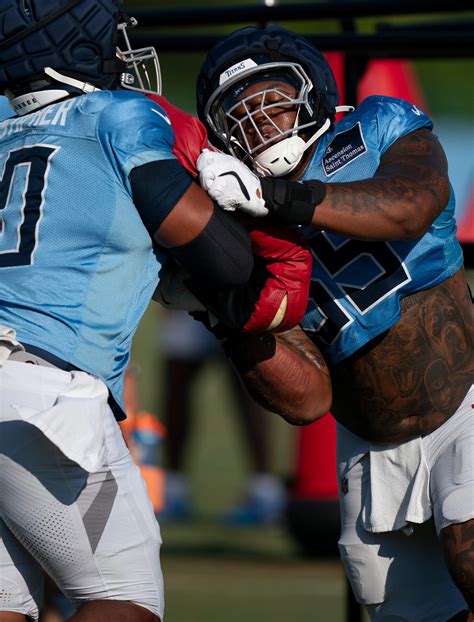 JC Latham injury update: Titans OT leaves game, return is questionable